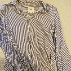 Abercrombie & Fitch Women’s White and Blue Striped Shirt